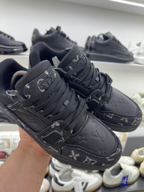 Louis Vuitton - Image 12