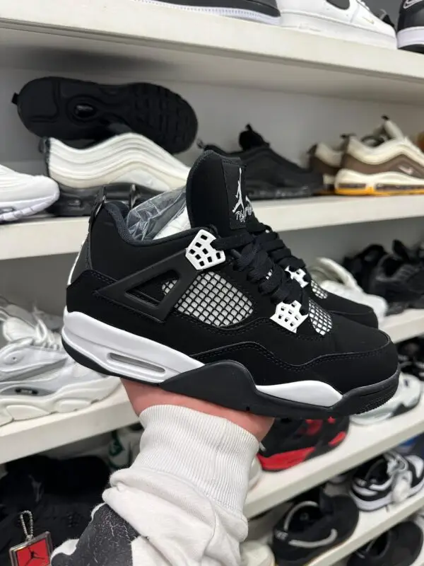 Air Jordan 4 - Image 3