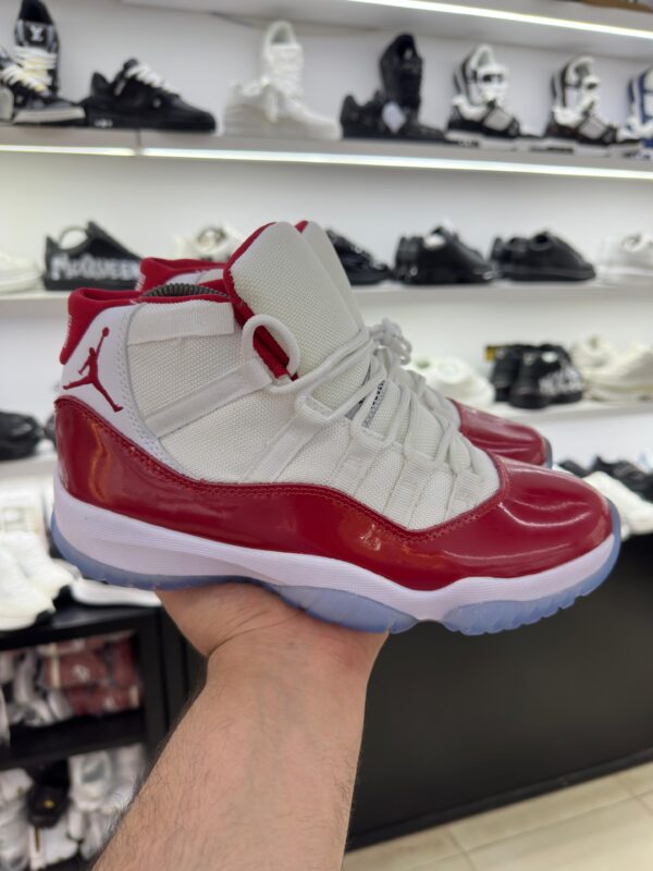 Air Jordan 11 - Image 4